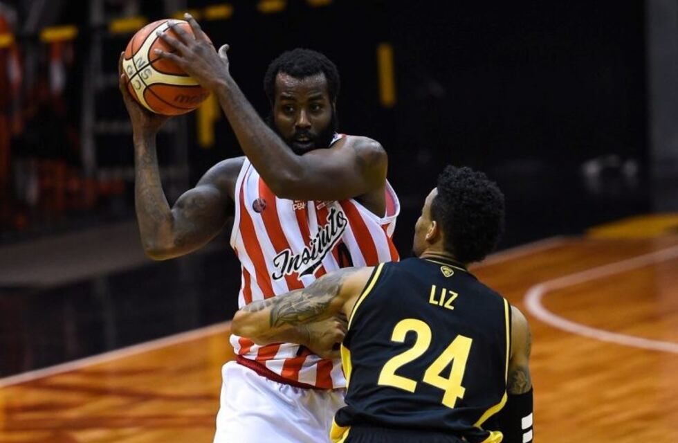 Davis puso "manos a la Obras" y ganó Instituto