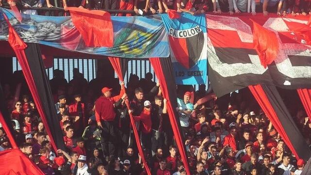 Algunos simpatizantes rojinegros fueron acusados de querer amedrentar a los jugadores y el cuerpo técnico.
