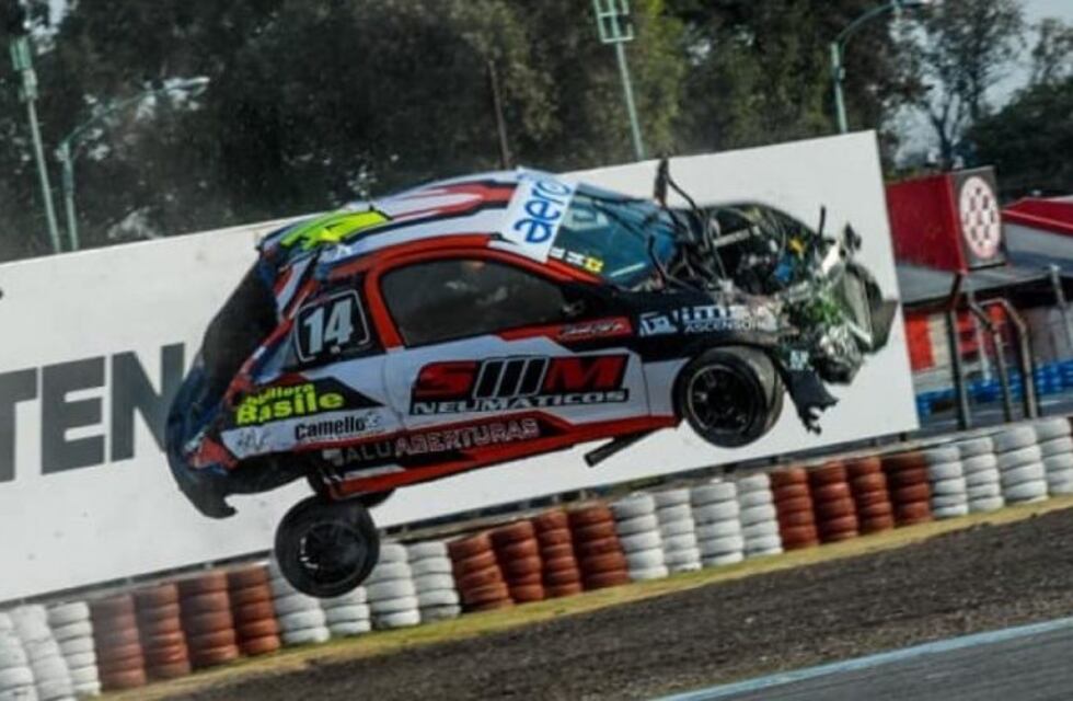 Impresionante accidente de Danilo Gil en el Turismo Pista