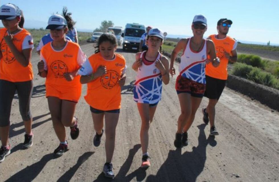 El Da Vinci unió Argentina y Chile en una posta de pueblos por la paz