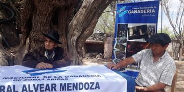 Eduardo Barroso, distinguido como el puestero más antiguo en la Fiesta Nacional de la Ganadería en General Alvear