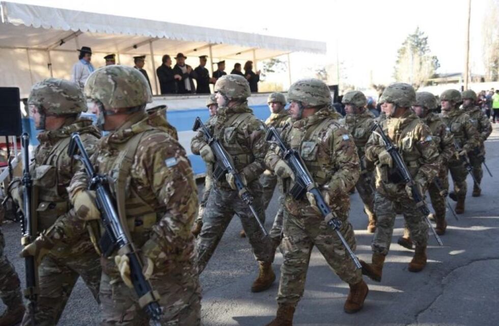 Diadema Argentina vivió por anticipado el desfile cívico militar del 9 de julio