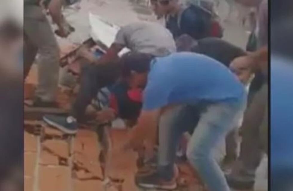 Una mujer quedó atrapada debajo de una pared que se derrumbó en Zárate