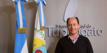 El intendente Gustavo Soto por un decreto anunciado por las redes sociales anunció la extensión hasta la media noche del horario de comercio\u002E