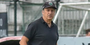 Walter Perazzo, ex Nueva Chicago, en una reunión que puede ser clave con la dirigencia Albirroja\u002E