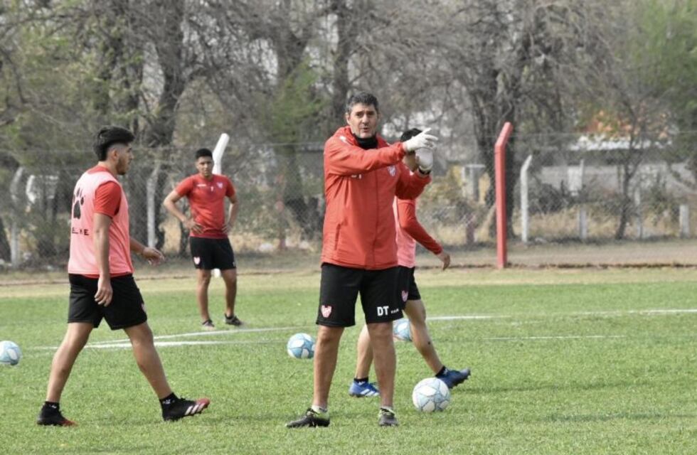 Instituto espera por dos puntas para completar su plantel