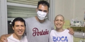 Nacho junto a su papá y Adrián Boccia, jugador de básquet\u002E