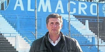 Carlos Mayor, grande en Japu00f3n. Le ganu00f3 a Instituto y armu00f3 las valijas.