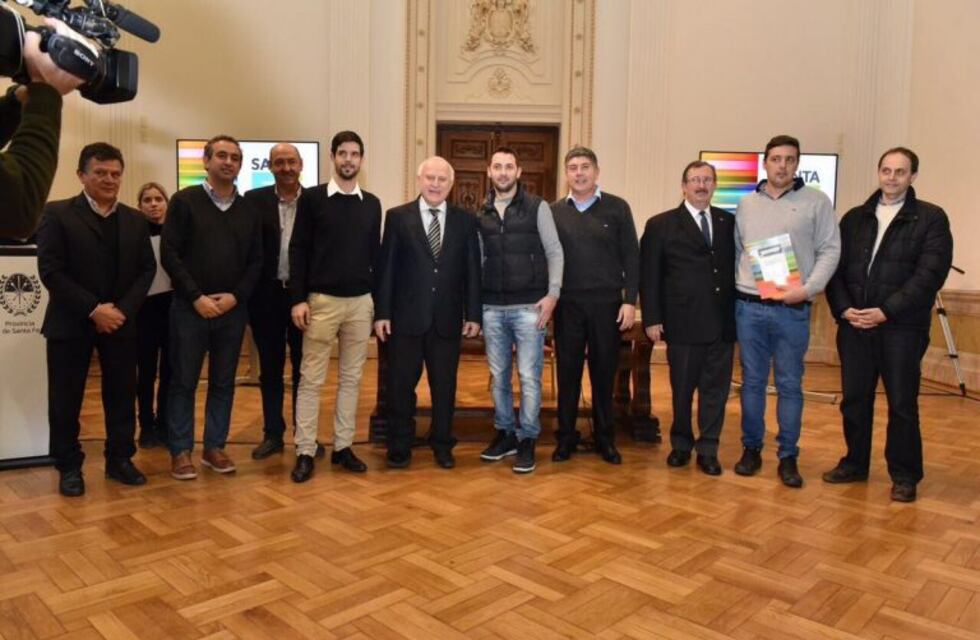 Provincia entregó 2,5 millones de pesos a clubes de la región