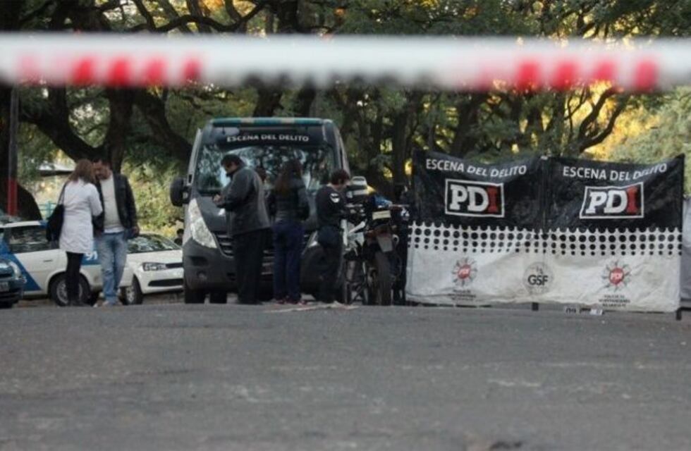 Asesinan de al menos nueve puñaladas a un hombre en su casa