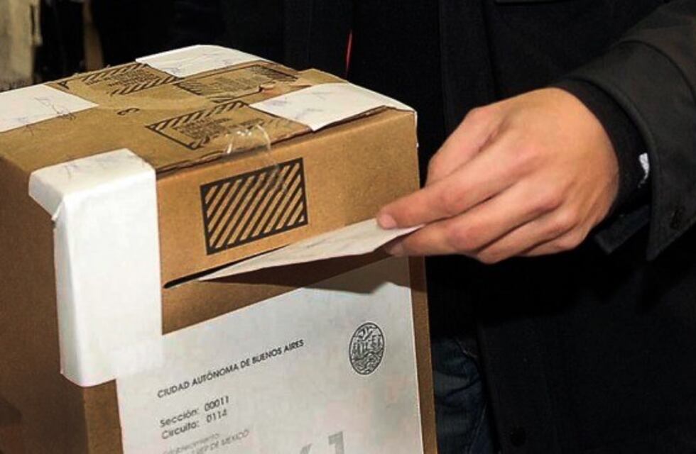 Recurren a la Justicia para que chicos de 16 años que no figuran en el padrón puedan votar
