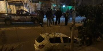 Un auto se cayó a un canal en San Juan