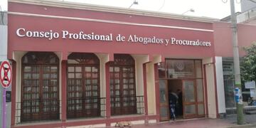 Edificio del Consejo de Abogados y Procuradores donde finalmente tuvieron que sesionar los Concejales