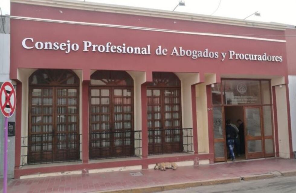Concejales tuvieron que sesionar en el Consejo de Abogados