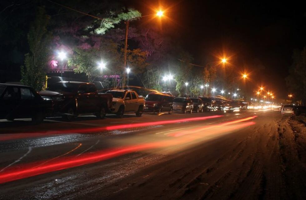 El municipio inauguró luminaria en la costanera de Arroyito