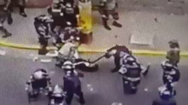 Brutal golpiza de la policu00eda a un hincha en Honduras.