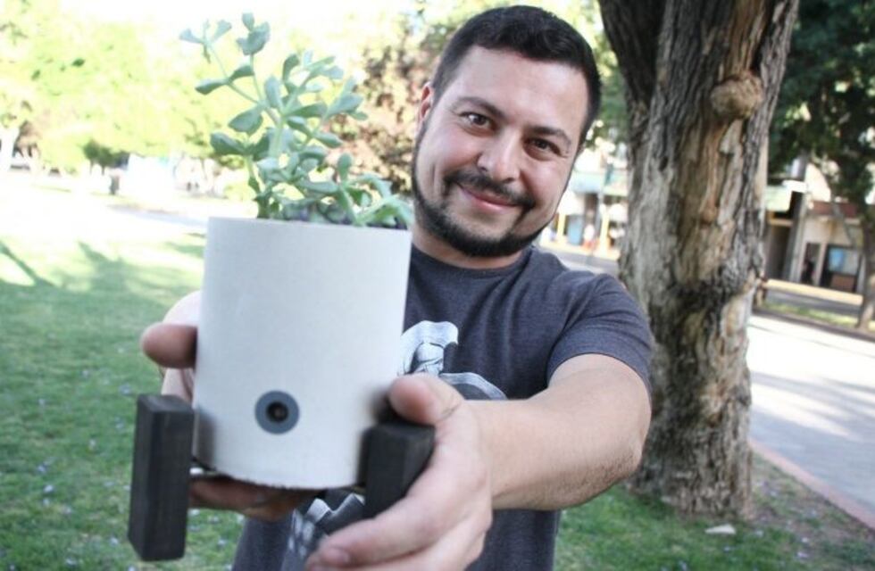 Crearon una maceta inteligente que avisa cuando la planta necesita agua