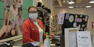 Los comerciantes tienen pocas ventas y ahora falta de mercadería\u002E