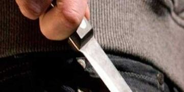 El agresor tomó un cuchillo y le genero una herida bajo la axila
