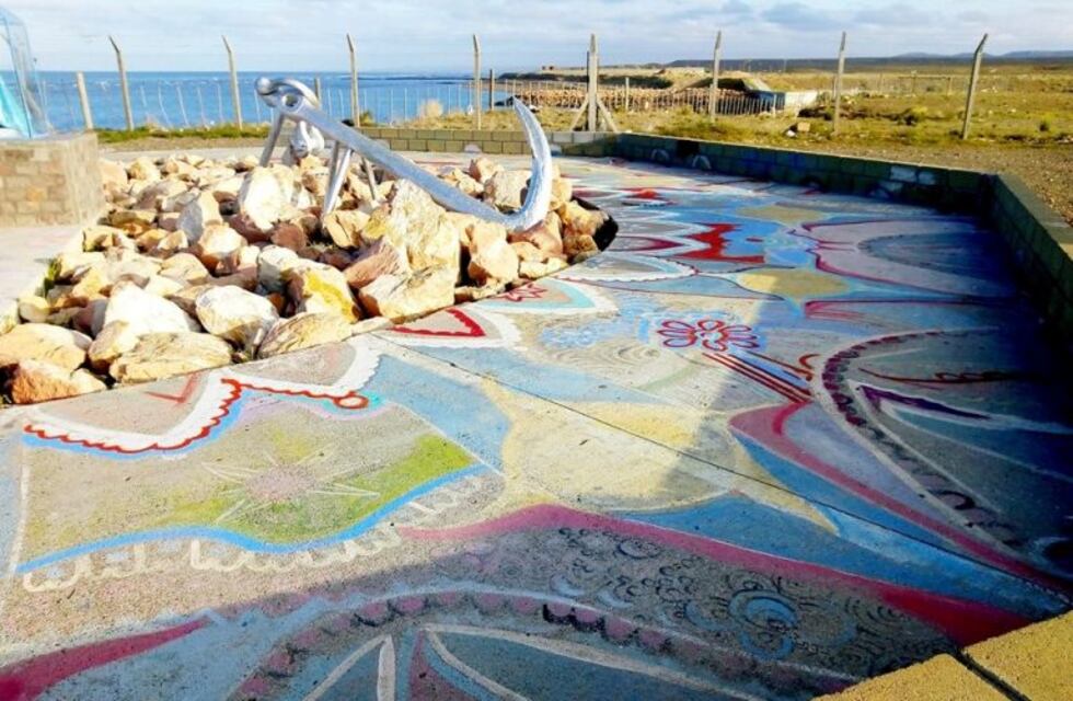 Restauran mandala en rotonda del puerto