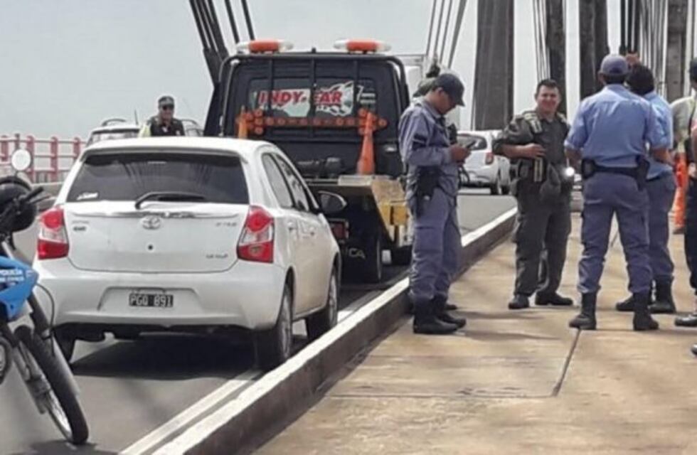 Un hombre estacionó y se tiró del Puente Belgrano