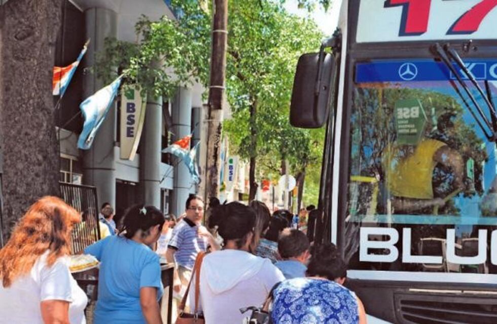 UTA planea ir al paro si hasta el viernes no le abonan el sueldo a los choferes