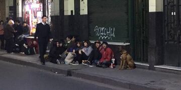 Los fanáticos del compositor se agolparon frente a Alcohol para asegurarse un ticket\u002E (Límite Producciones)