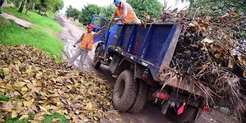 Municpales y cooperativistas recorrieron los barrios trabajando en la recolección de residuos