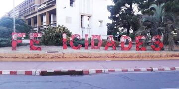 Se quisieron robar una letra del cartel (Diario Textual)