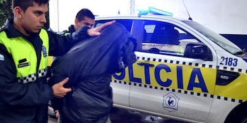 Inseguridad: detienen a joven armado que intentó robar a taxista\u002E