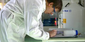 Charla sobre un tratamiento para pacientes con ELA\u002E