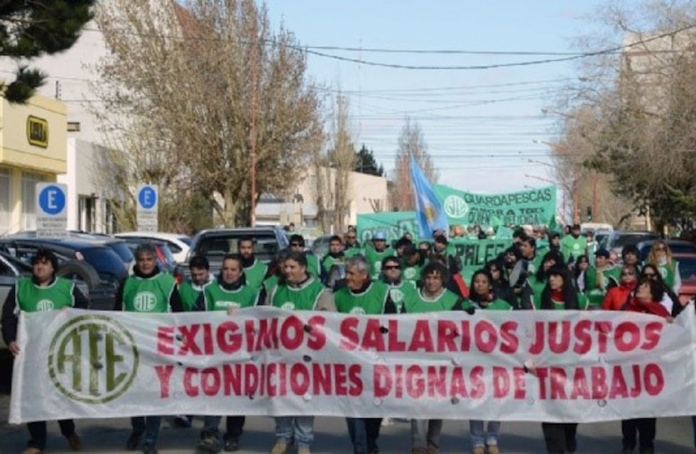 Estatales de Santa Cruz realizan un nuevo paro en reclamo de paritarias y pago de aguinaldo