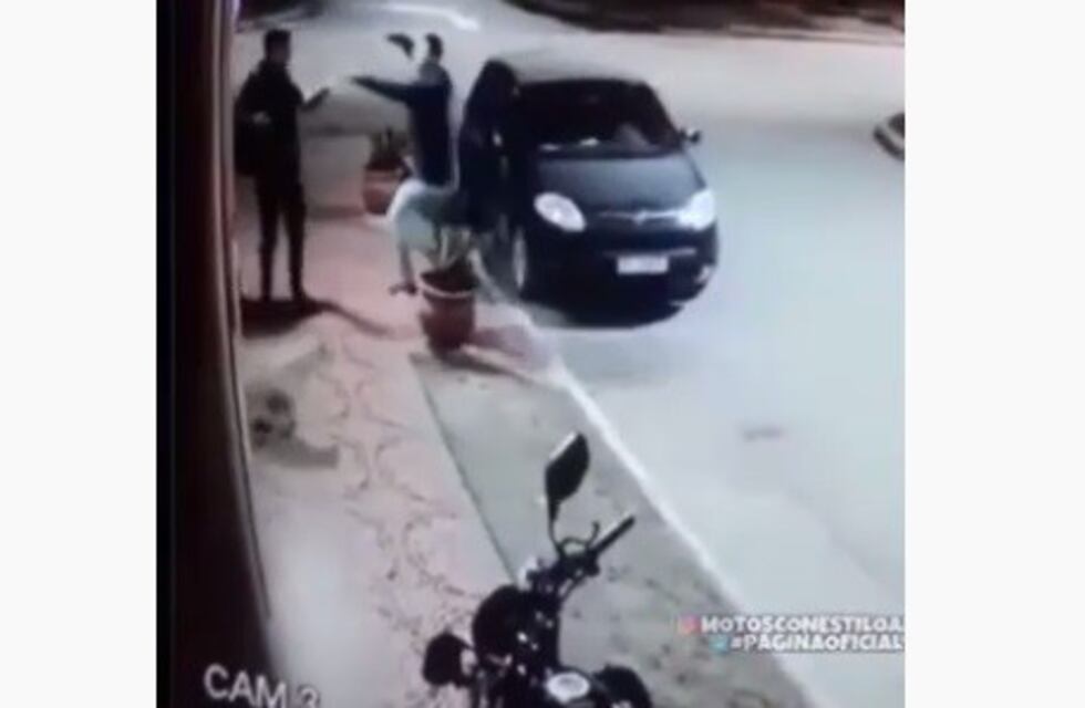 En pleno robo se dieron cuenta que eran amigos y terminaron abrazados