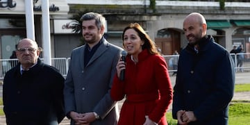 DYN06, MAR DEL PLATA 19/06/17, LA GOBERNADORA BONAERENSE, MARIA EUGENIA VIDAL, JUNTO AL JEFE DE GABINETE, MARCOS PEÑA; Y EL MINISTRO DE TRANSPORTE, GUILLERMO DIETRICH, ANUNCIAN EN MAR DEL PLATA LA CONSTRUCCION DEL METROBUS\u002EFOTO:DYN/PRENSA GOBERNACION\u002E mar del plata maria eugenia vidal marcos peña guillermo dietrich acto anuncio construccion metrobus de mar del plata obras de infraestructura vial actos anuncios