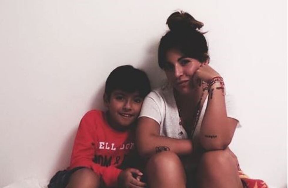 El hijo de Gianinna Maradona y el Kun Agüero se tiñó el pelo igual que su papá