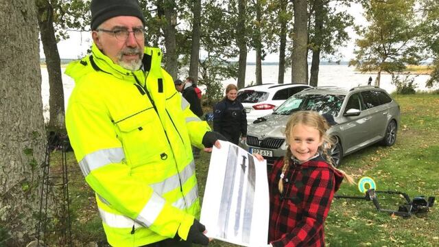Una niña encontró una espada de 1.500 años en un lago de Suecia