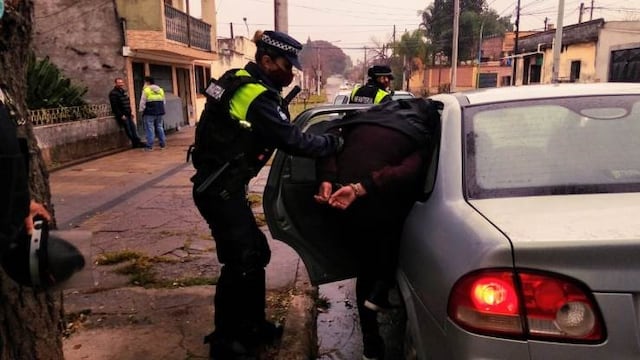 Con la autorización de la propietaria, los uniformados ingresaron y encontraron al ladrón preparándose para huir. (SECPT)