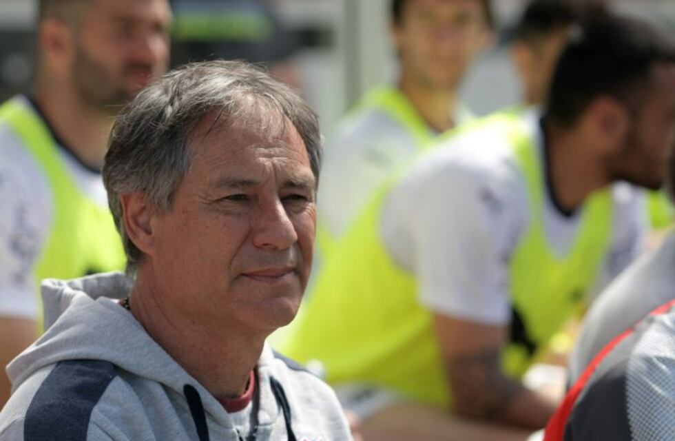 Ariel Holan declaró ante la Justicia tras el apriete de la barrabrava de Independiente