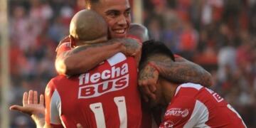 Unión derrotó 2 a 0 a San Martín de Tucumán y pasó de ronda