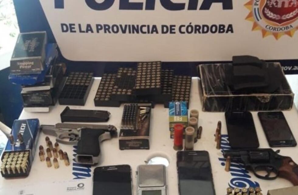 Fueron por un "vivero" de marihuana y se encontraron un arsenal
