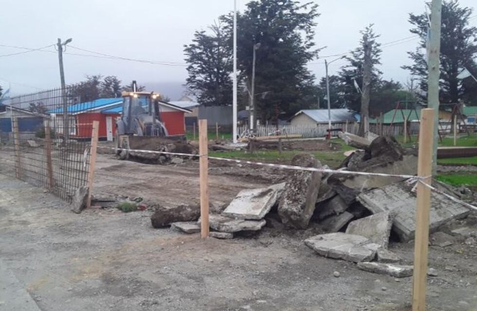 Realizan trabajos de remodelación y embellecimiento en Tolhuin