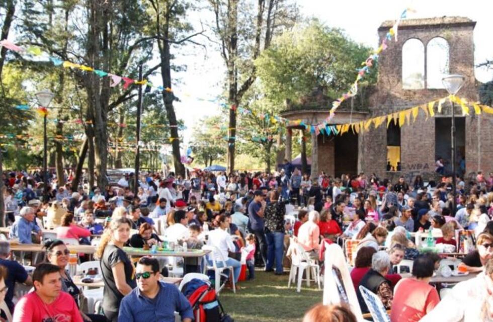 Caroya festejó el Día del Trabajador ante una multitud