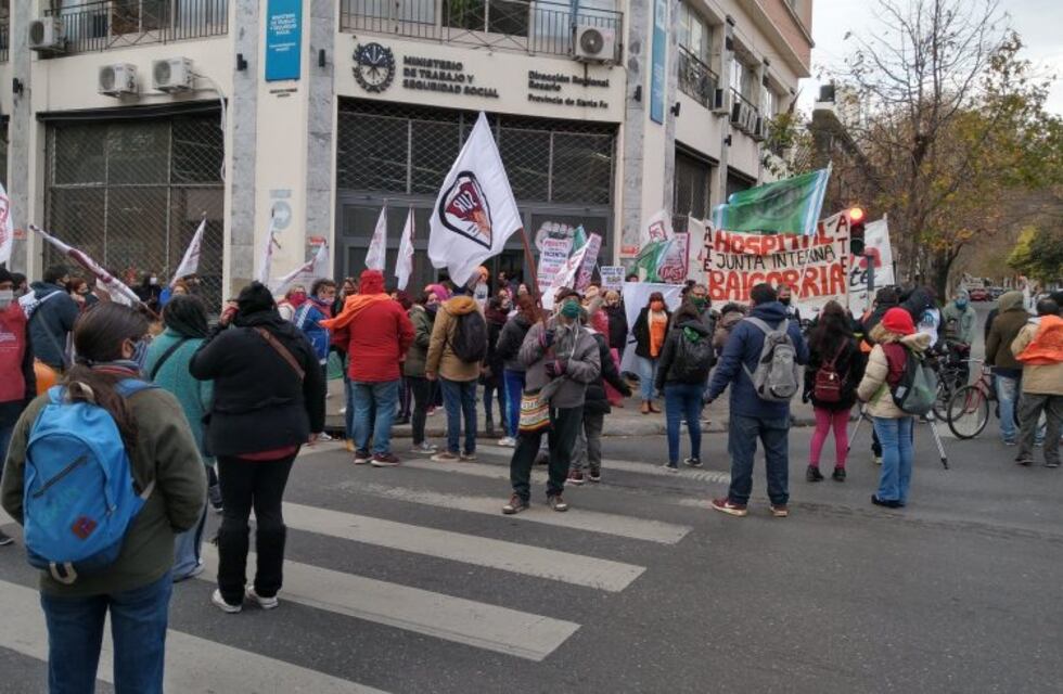 Docentes de nuevo con paro virtual en Rosario y marchan con otros gremios estatales