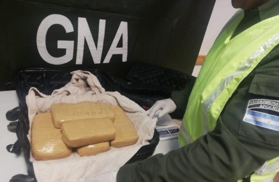 San José: un hombre fue detenido por transportar 4 kilos de marihuana