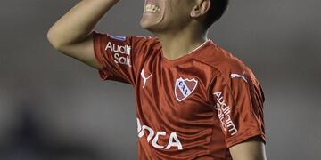 Argentina's Independiente forward Ezequiel Barco reacts after missing a goal opportunity against Brazil's Chapecoense during their Copa Sudamericana round before the quarterfinals first leg football match at Libertadores de America stadium in Buenos Aires on September 21, 2016. / AFP PHOTO / JUAN MABROMATA cancha independiente ezequiel barco futbol copa sudamericana futbol futbolistas independiente chapecoense