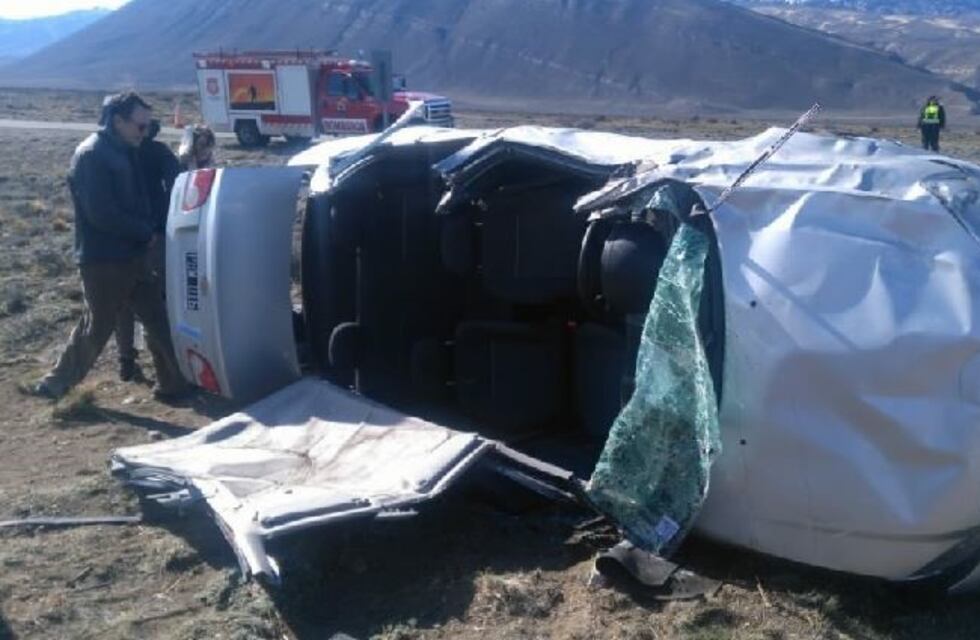Tres turistas protagonizaron un vuelco en la Ruta Provincial N° 41