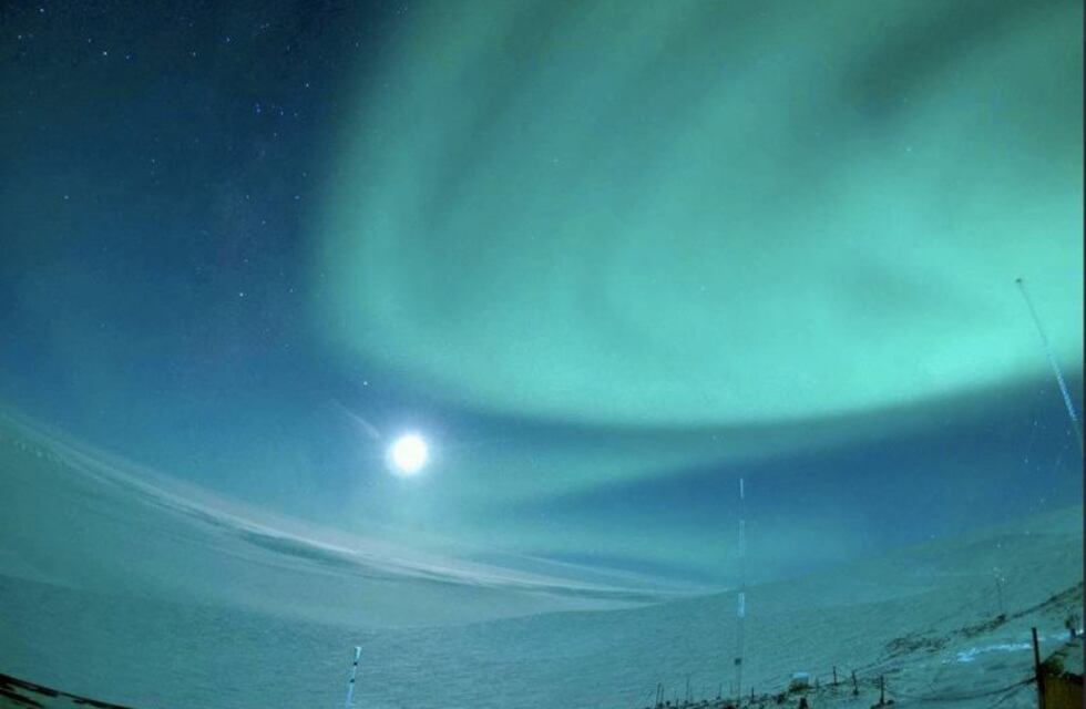 La belleza de las auroras australes en la Antártida