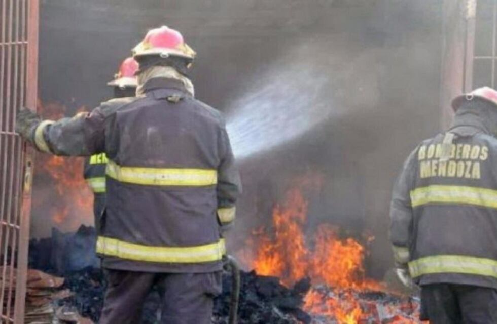 Tres niños están internados en grave estado luego de un incendio en San Martín
