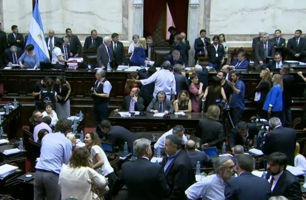 En un clima tenso, se levantó la sesión en Diputados