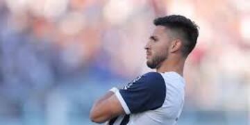 Pose de goleador, de crack\u002E Bustos está afiladísimo\u002E